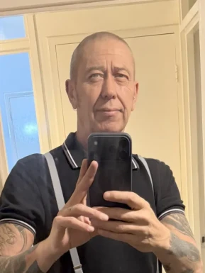 English men looking for love