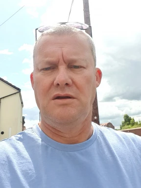 English men looking for love