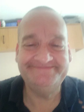 English men looking for love