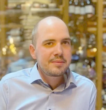 <span>Robin, 34</span>&nbsp;<span style='width: 25px; height: 16px; float: right; background-image: url(/bitmaps/flags_small/DE.PNG)'>&nbsp;</span><br><span>Saarbrucken, Germany</span>&nbsp;<input type='button' class='joinbtn' style='float: right' value='JOIN NOW' />