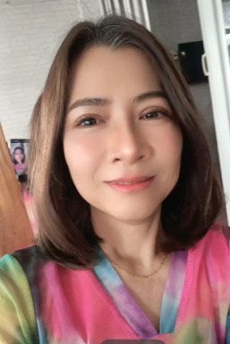 <span>อภิสรา, 50</span>&nbsp;<span style='width: 25px; height: 16px; float: right; background-image: url(/bitmaps/flags_small/TH.PNG)'>&nbsp;</span><br><span>Bangkok, Tailandia</span>&nbsp;<input type='button' class='joinbtn' style='float: right' value='JOIN NOW' />