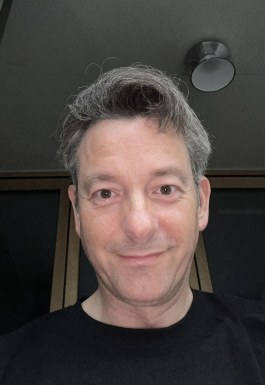 <span>Daniel, 47</span>&nbsp;<span style='width: 25px; height: 16px; float: right; background-image: url(/bitmaps/flags_small/CH.PNG)'>&nbsp;</span><br><span>Zürich, Svizzera</span>&nbsp;<input type='button' class='joinbtn' style='float: right' value='JOIN NOW' />