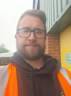 English men looking for love