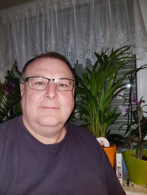 <span>Joachim, 65</span>&nbsp;<span style='width: 25px; height: 16px; float: right; background-image: url(/bitmaps/flags_small/DE.PNG)'>&nbsp;</span><br><span>Bad Pyrmont, Germany</span>&nbsp;<input type='button' class='joinbtn' style='float: right' value='JOIN NOW' />