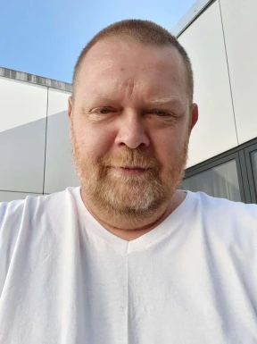 <span>Andreas, 51</span>&nbsp;<span style='width: 25px; height: 16px; float: right; background-image: url(/bitmaps/flags_small/DE.PNG)'>&nbsp;</span><br><span>Munich, Alemania</span>&nbsp;<input type='button' class='joinbtn' style='float: right' value='JOIN NOW' />